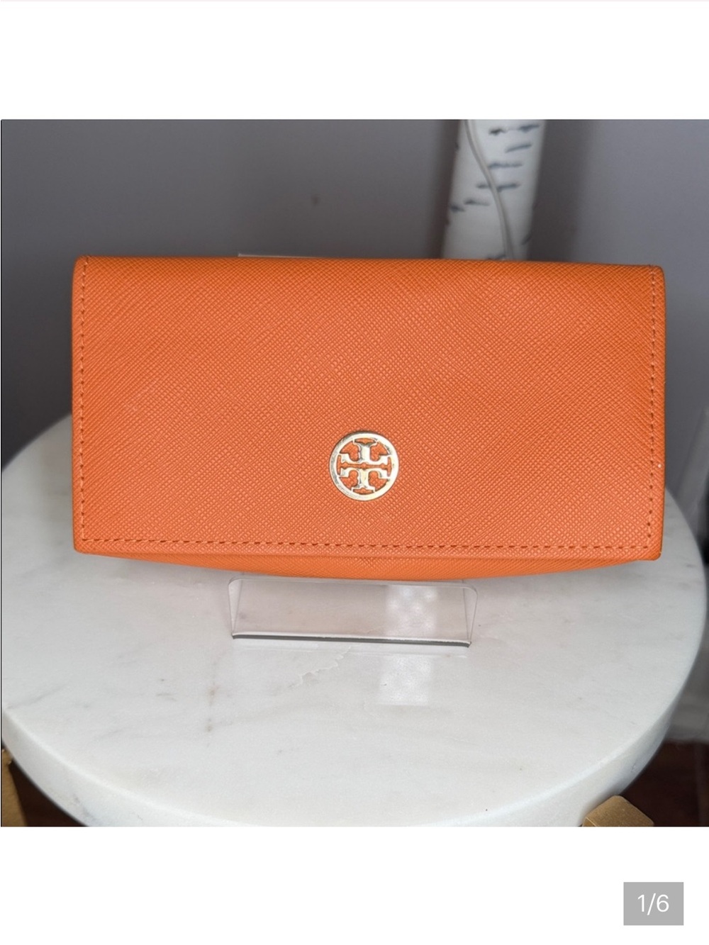EUC Tory Burch Orange Saffiano Continental EYE GLASS CASE  with Gold Logo